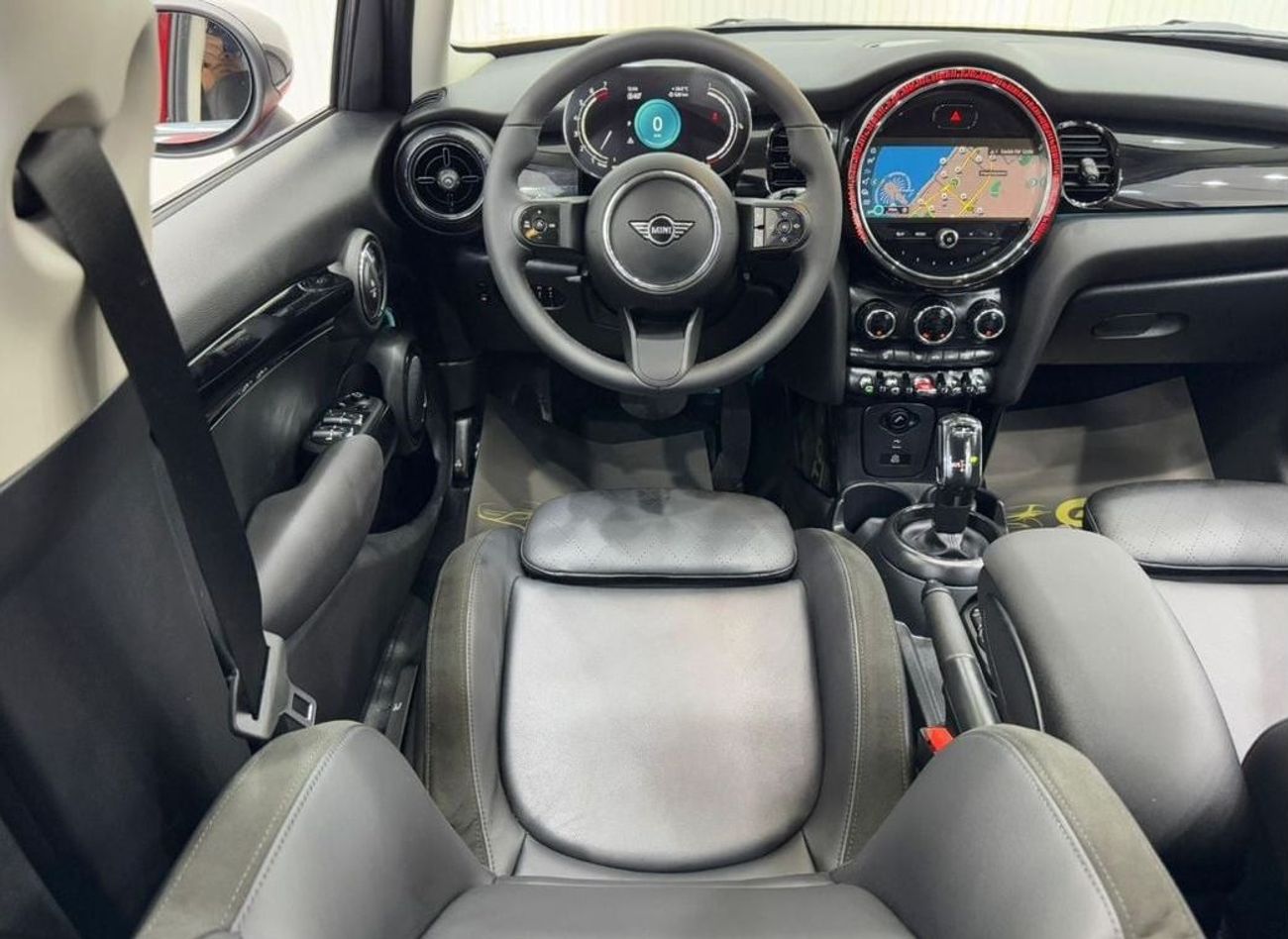 ميني كوبر Std 1.5L (4 Seater) 2024 Mini Cooper, Agency Warranty 05/29+ Service Package, Full Service History,