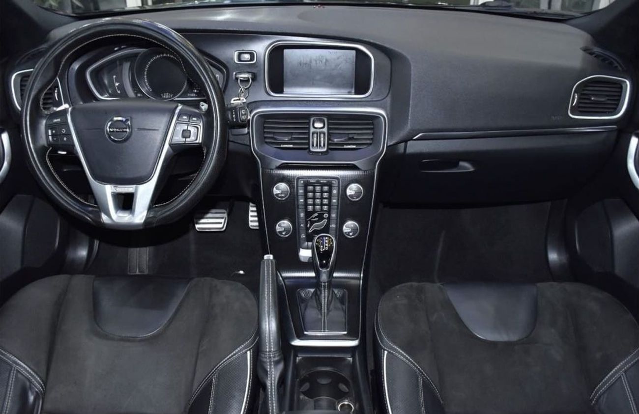 فولفو V40 EXCELLENT DEAL for our Volvo V40 T5 ( 2018 Model ) in Black Color GCC Specs