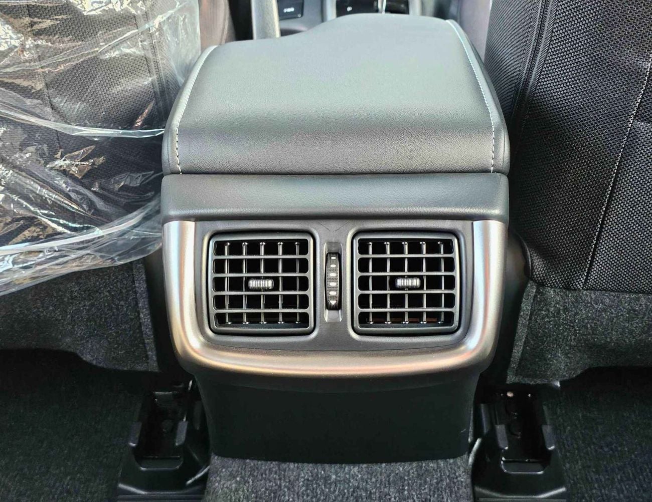 تويوتا هيلوكس SR5 WIDE BODY WITH HUK / 2.4L DIESEL A/T / REAR CAMERA / 4WD (CODE # HLD5J)