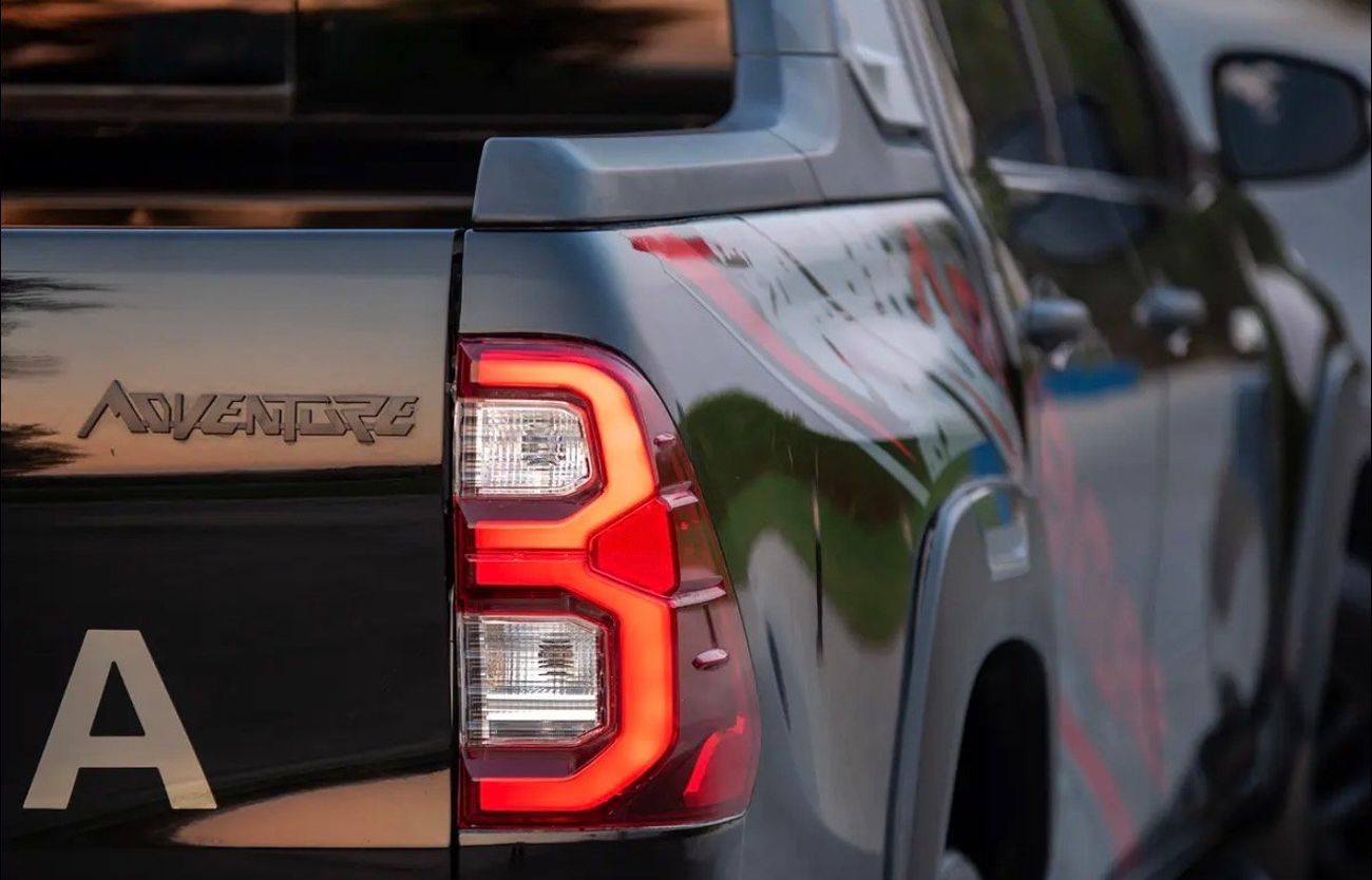 تويوتا هيلوكس 2019 MODEL GLX Facelift to Adventure 2025 Shape V4 2.7L Engine Full Option