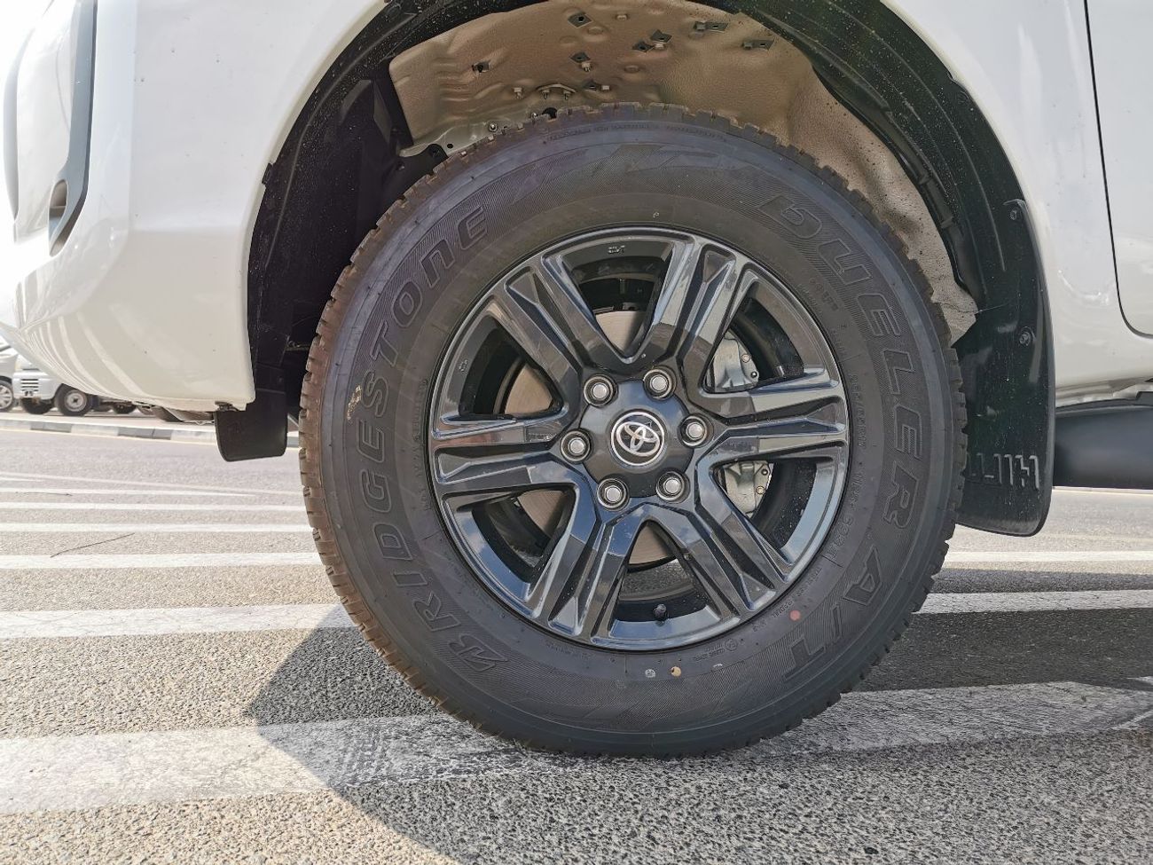 تويوتا هيلوكس 2.4L DSL, MT, WIDE BODY, FULL OPTION, 2023, SPECIAL PROMOTION