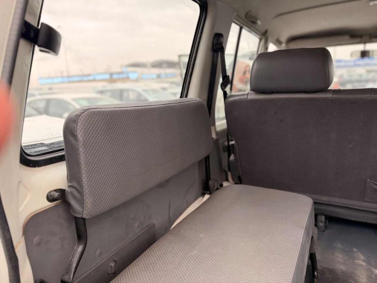 Toyota Land Cruiser 70 LC76 STD