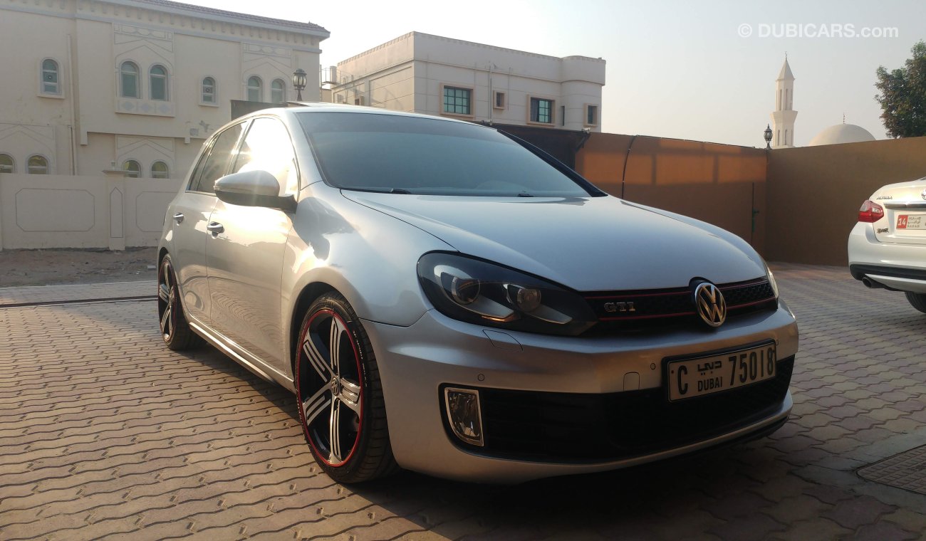 فولكس واجن جولف GTI