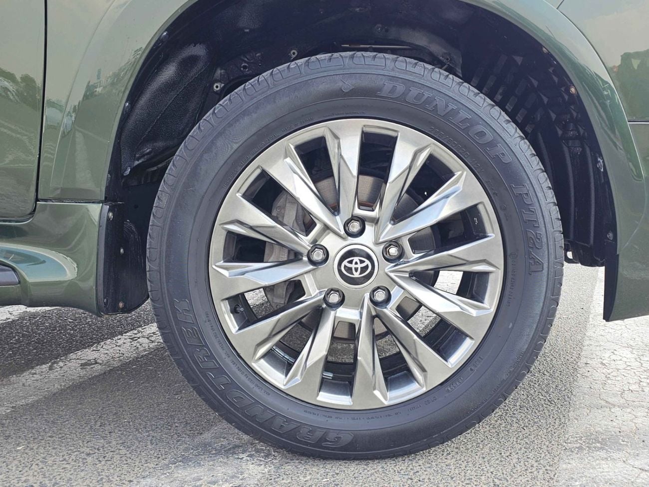 تويوتا لاند كروزر Toyota landcruise 2015 Model Modified 2024 Model V8 4.5 petrol Engine Colour Green Transmission Auto