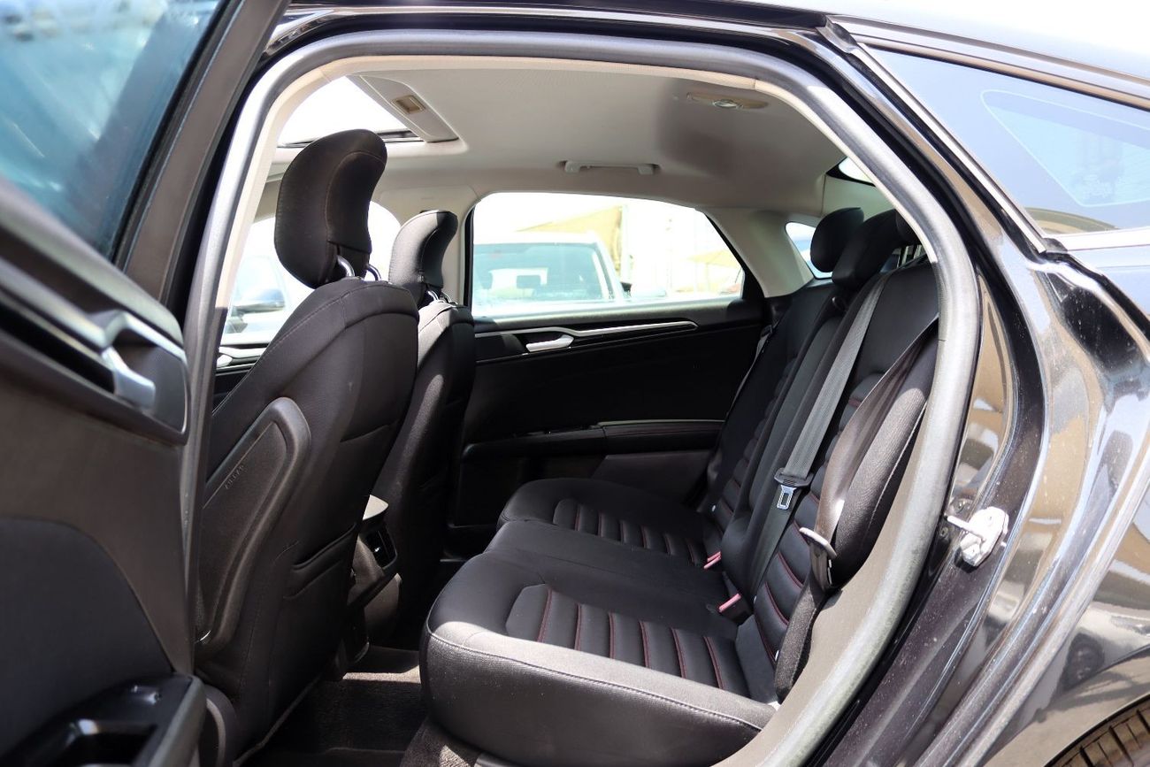 Ford Fusion SEL ACCIDENTS FREE - GCC - SUNROOF - ORIGINAL PAINT - PERFECT CONDITION INSIDE OUT