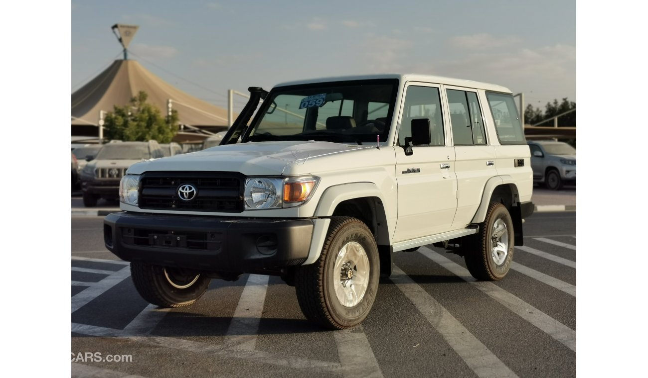 تويوتا لاند كروزر هارد توب 4.2L Diesel, 16" Alloy Rims, 4WD Gear Box, Xenon Headlights, CODE - HTLX76