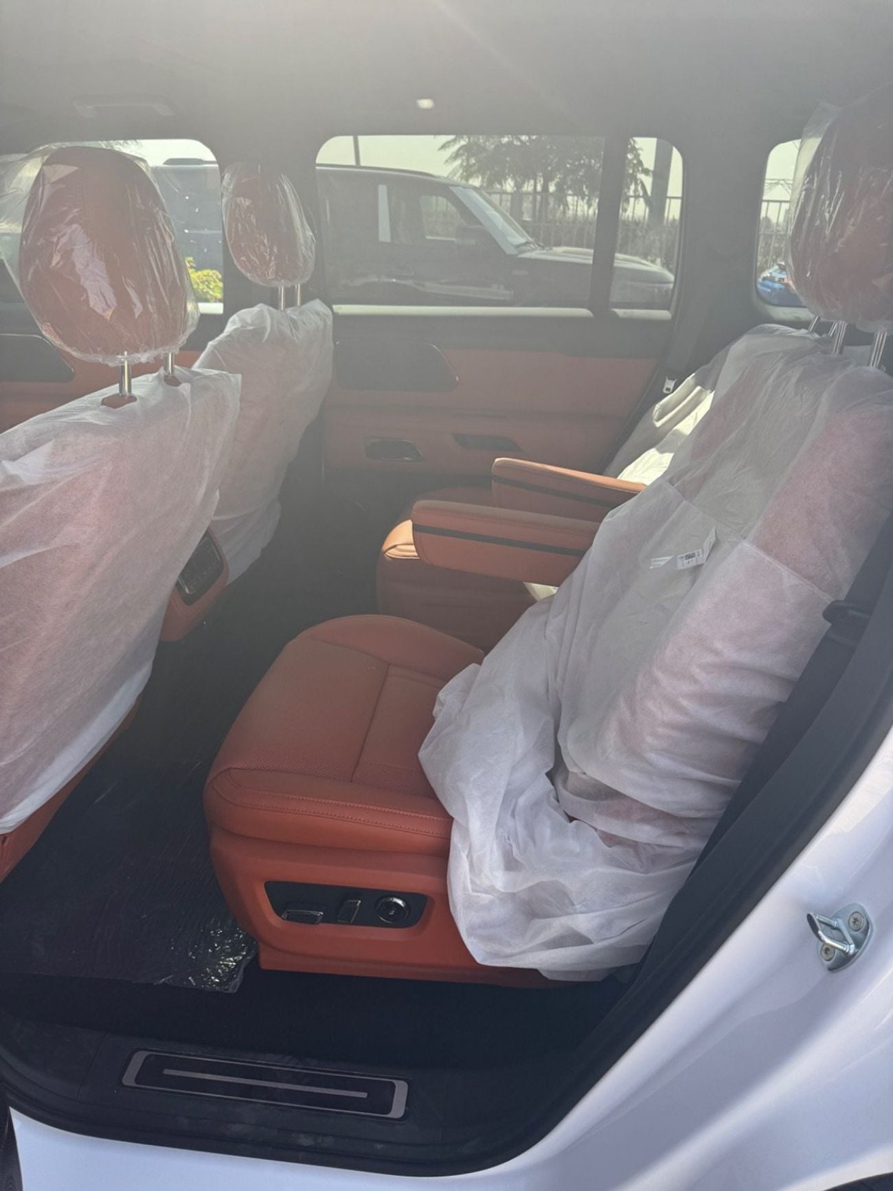 ROX 01 PRESTIGE White-orange 7seater