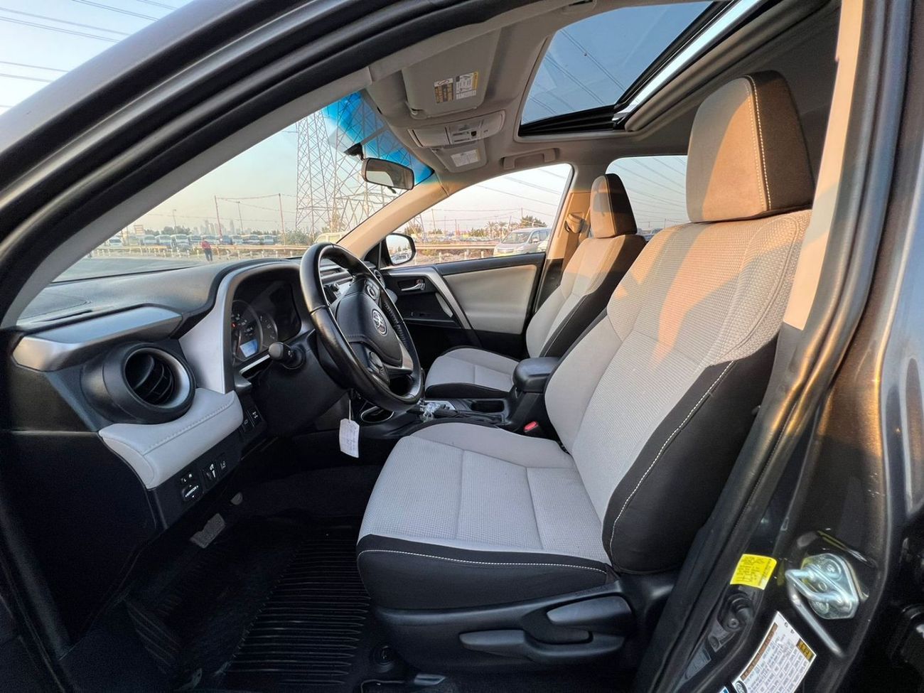 Toyota RAV4 2017 TOYOTA RAV4 XLE / AWD / MID OPTION