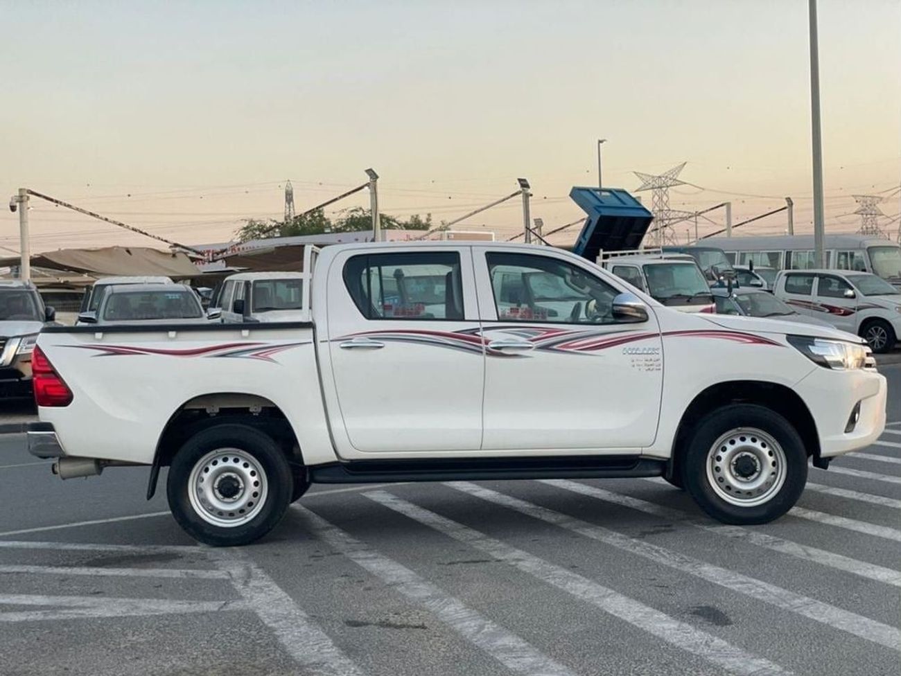 تويوتا هيلوكس 2022 Toyota Hilux Deisel Manual Transmission - 4x4 AWD - 2.4L V4 - Rear CAM - Auto Doors -