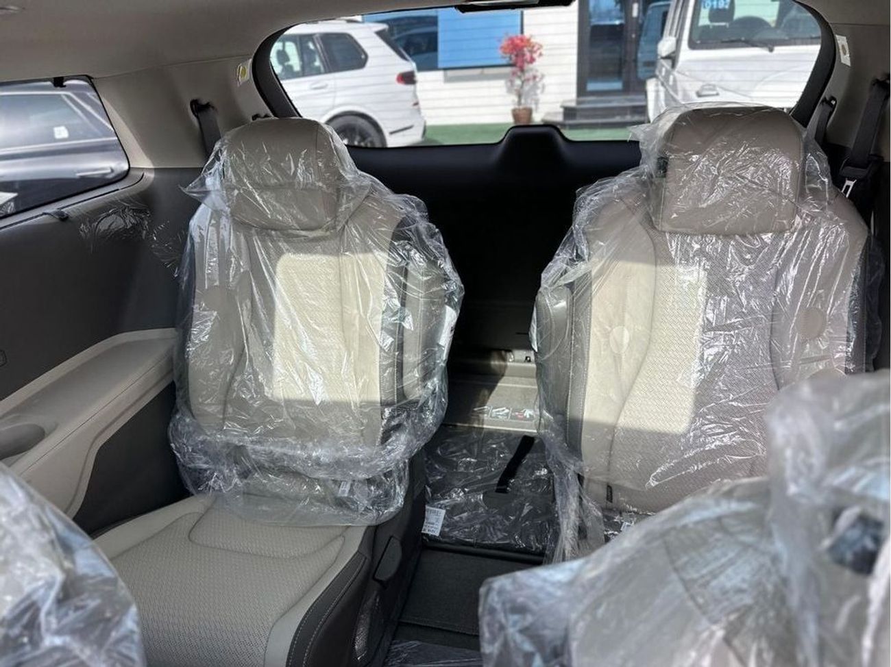 Kia Carnival Brand New Kia Signature 3.5L 9 Seats FWD Korean Spec