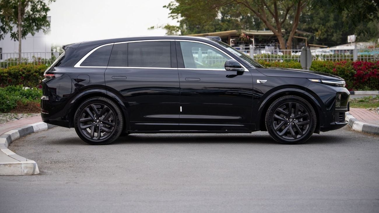 Li Auto L7 Ultra 1.5L - Black Inside Black & White | Export Only