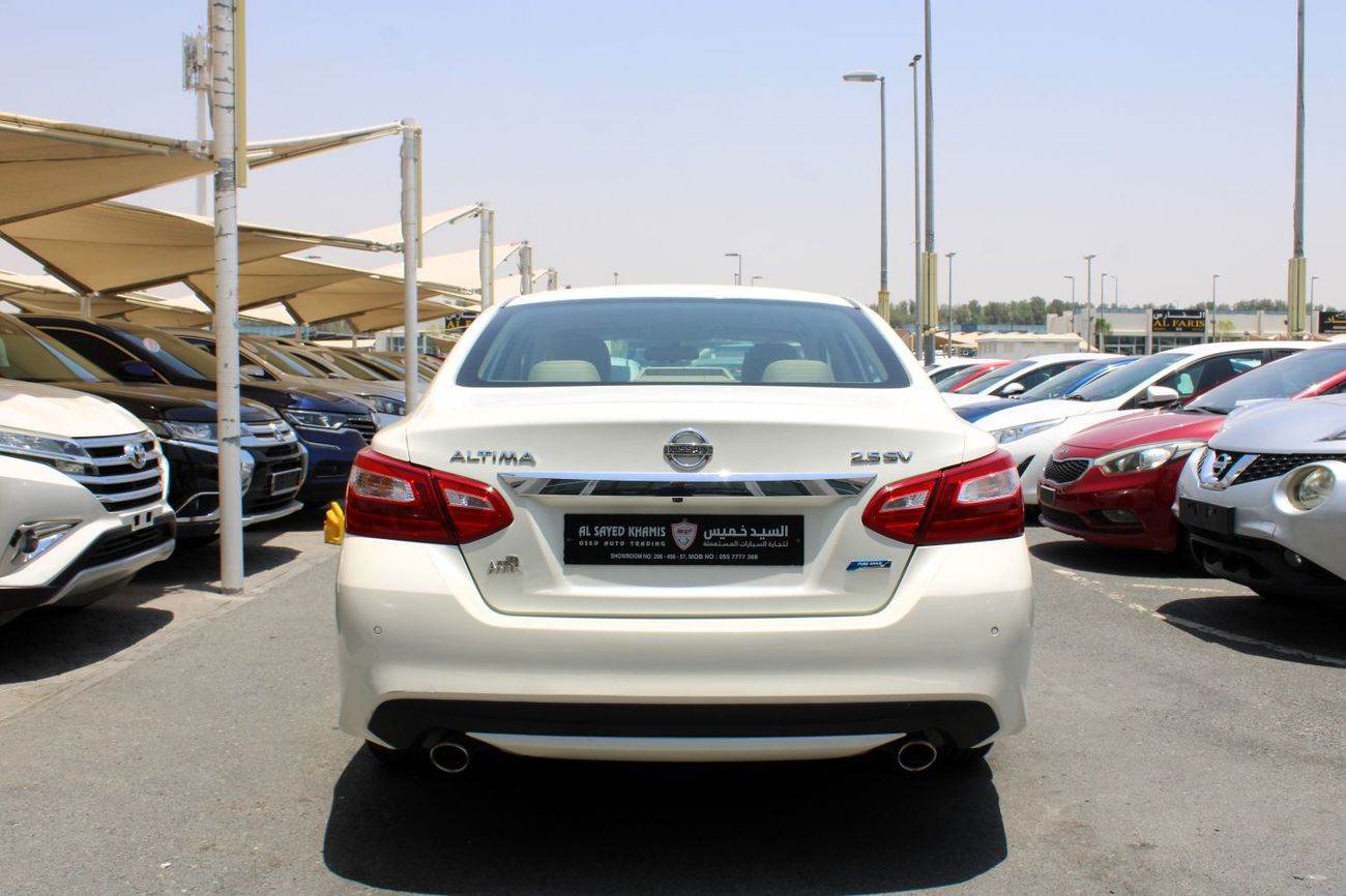Nissan Altima SV ACCIDENTS FREE - GCC - MID OPTION - PERFECT INSIDE OUT
