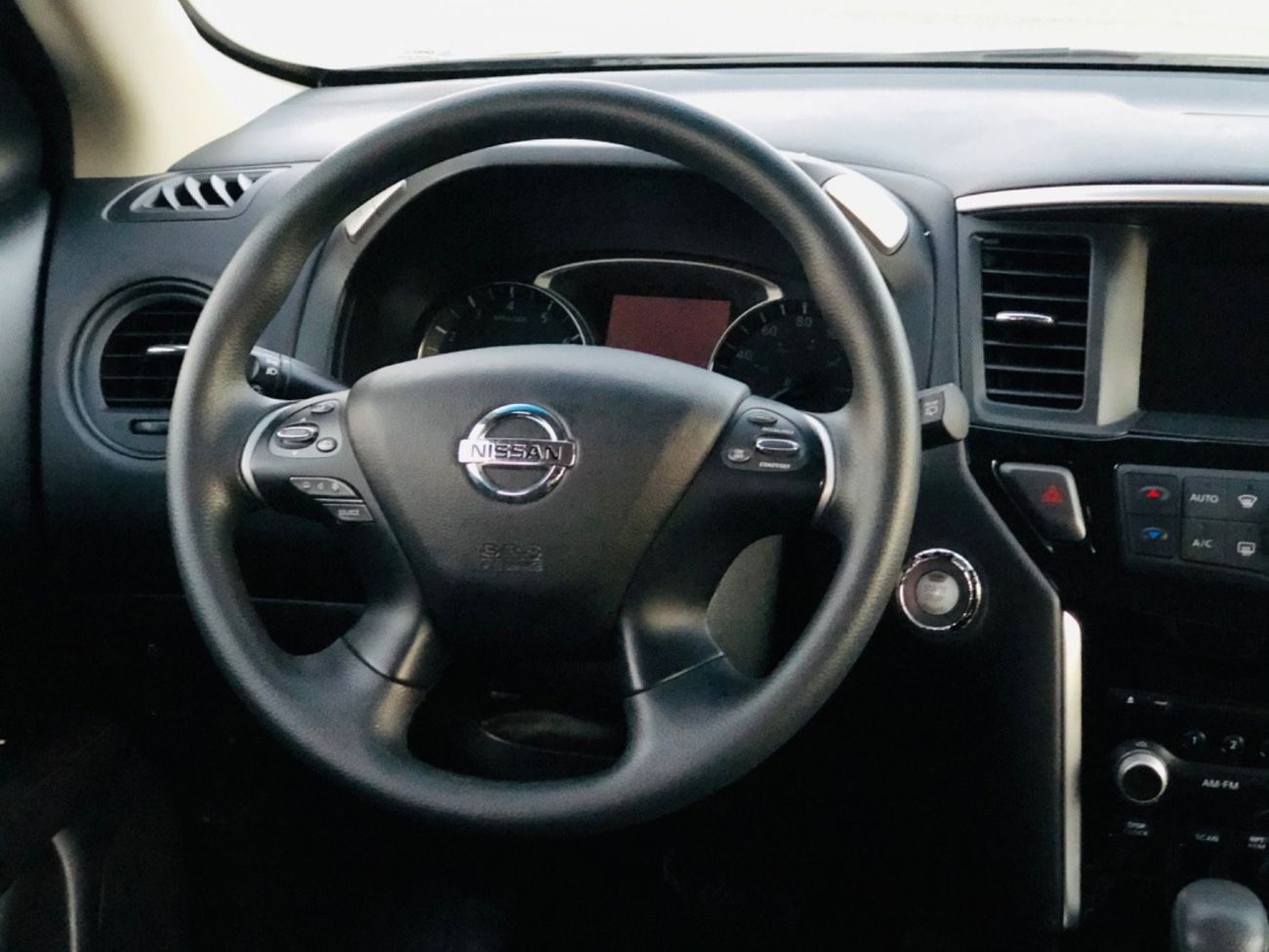 Nissan Pathfinder MODEL 2016 CAR PERFECT CONDITION INSIDE AND OUTSIDE NO ANY MECHANICAL ISSUES FULL