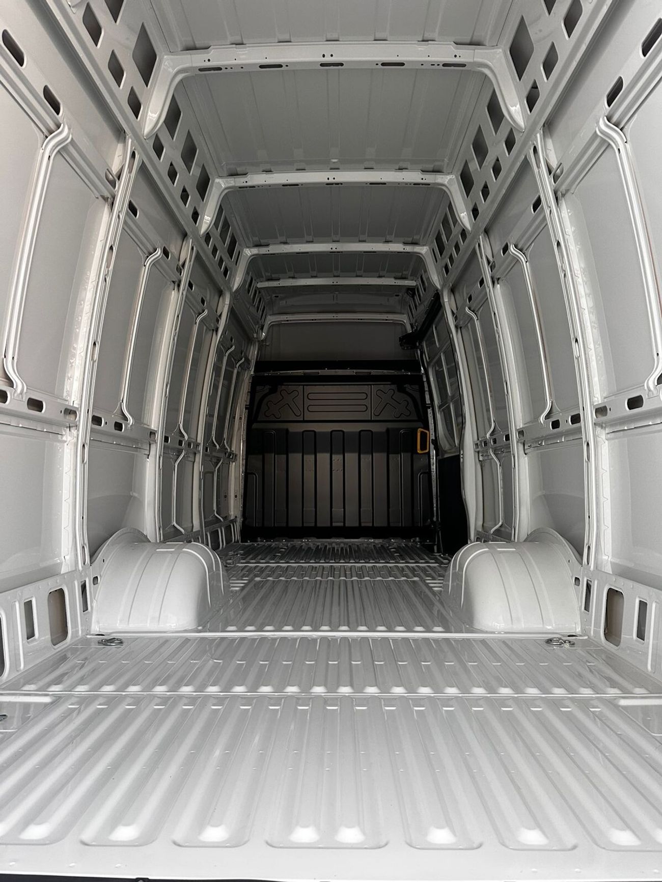 Iveco Daily 4 stroke Diesel Engine, watercooled, turbocharged with intercooler 146 HP @ 3000 ~3500 Rpm –EIV