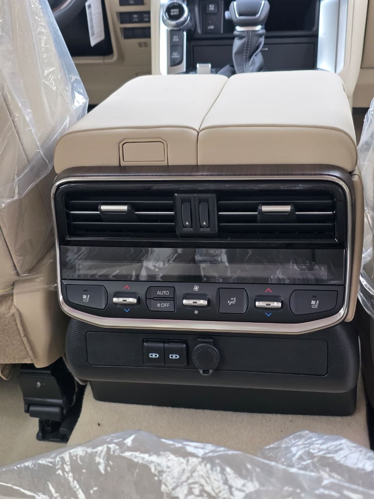 تويوتا لاند كروزر TOYOTA LANDCRUISER VXR HYBRID 2026 MODEL