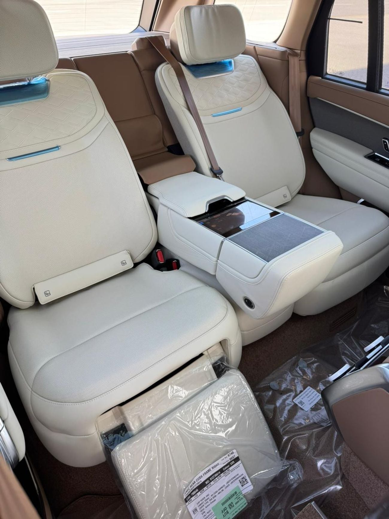 Land Rover Range Rover SV LWB P615 4.4L WHITE 2026MY