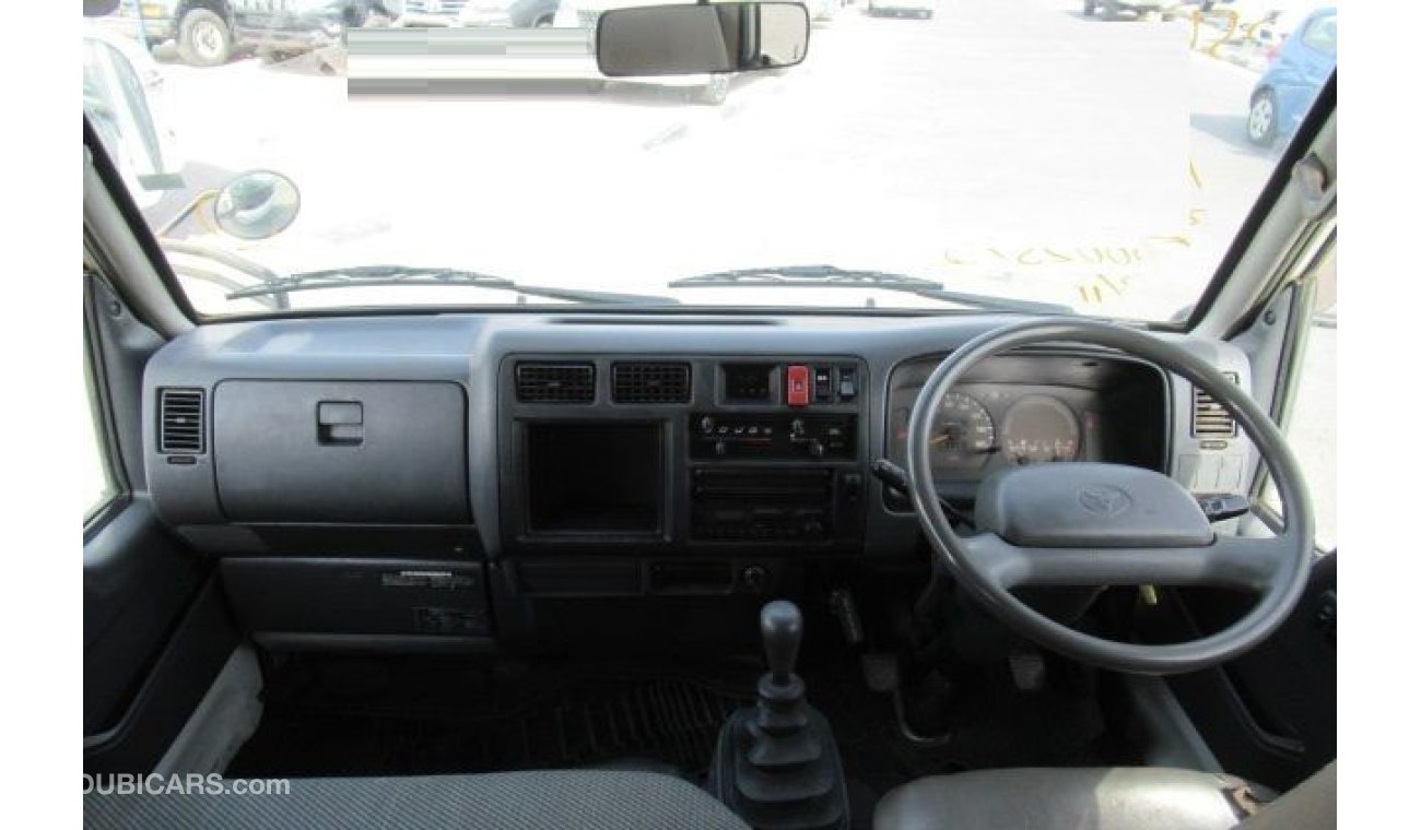 تويوتا داينا Toyota Dyna Van Right Hand Drive (Stock PM 830)