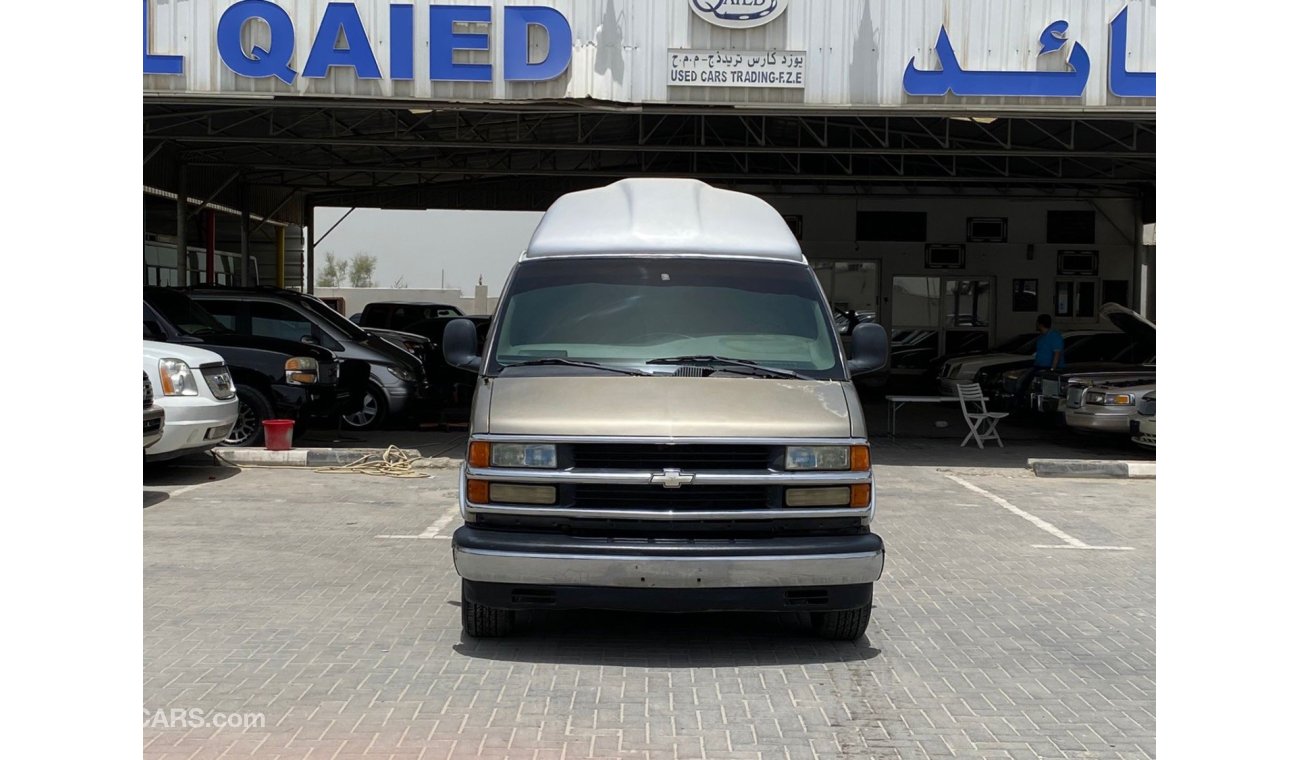 Chevrolet Express 2001 model american 8 cylinder