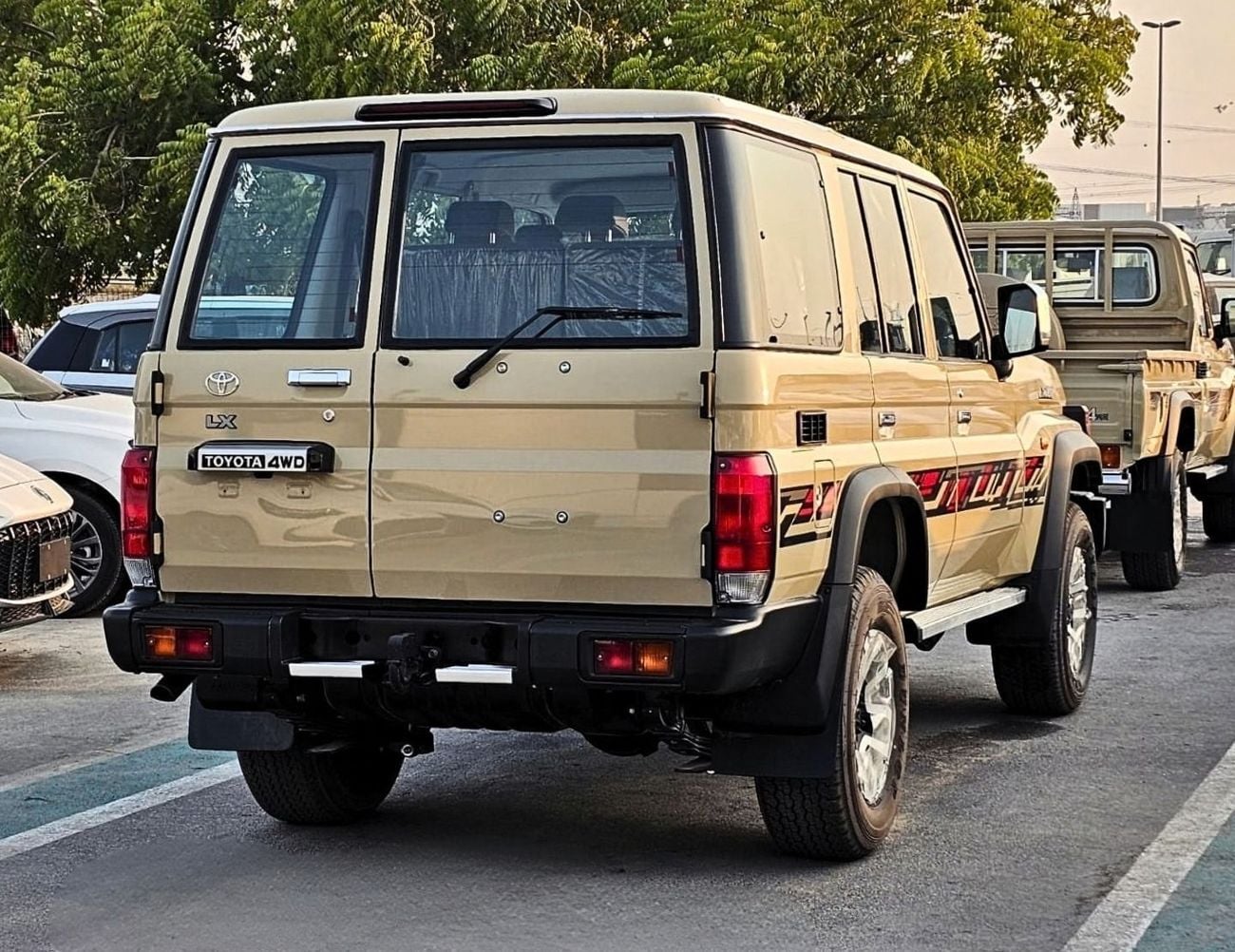 Toyota Land Cruiser 70 LC76 LX HARDTOP 5DOOR || 2.8L DIESEL V4 M/T 4WD | REAR CAMERA | OVER FENDER | FABRIC SEATS (CODE # H