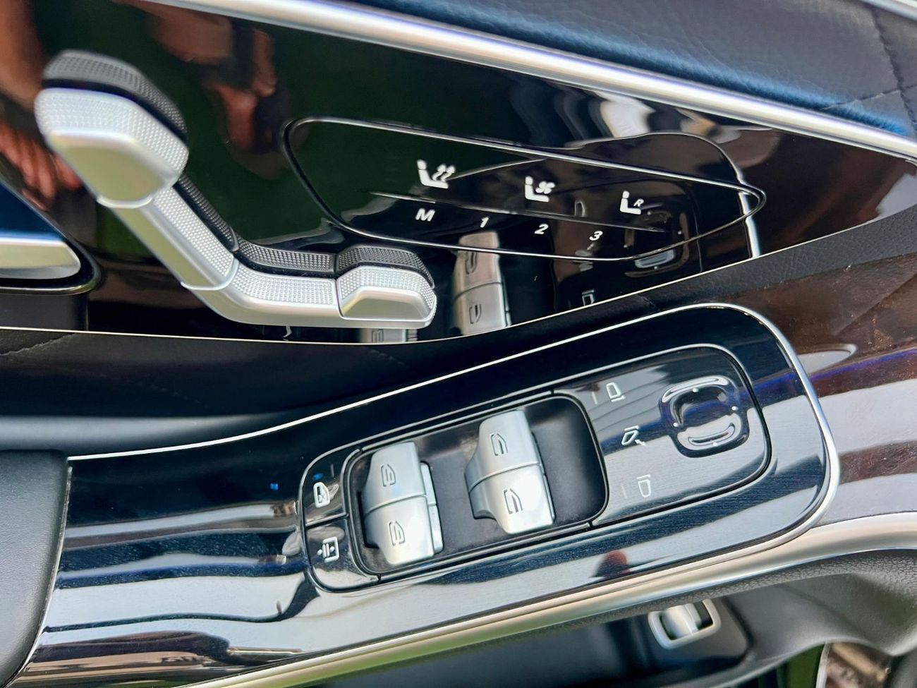 Mercedes-Benz S 580 4MATIC Exclusive 4.0L warranty one year bank financie available