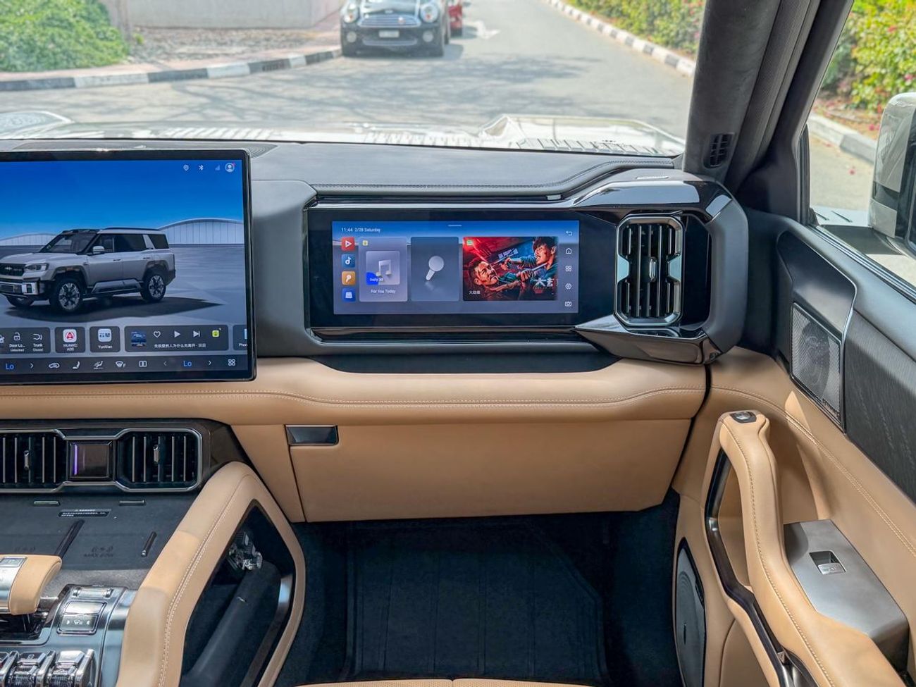 BYD Leopard 8 Smart and Brave Flagship Edition (7 Seats) 2024 BYD Leopard 8 Flagship | 2.0L Hybrid (Plug-In) | 939