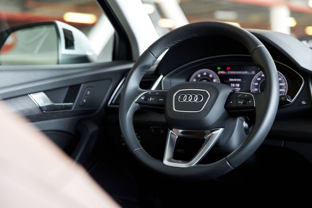 Audi Q5 45 TFSI Quattro Design 2.0L Audi Q5 2022 GCC specs