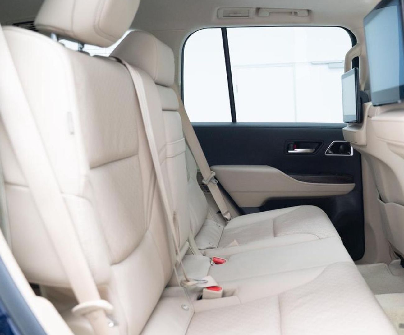 Toyota Land Cruiser Sahara 3.3L V6 TT in RIGHT HAND DRIVE (EXPORT ONLY)