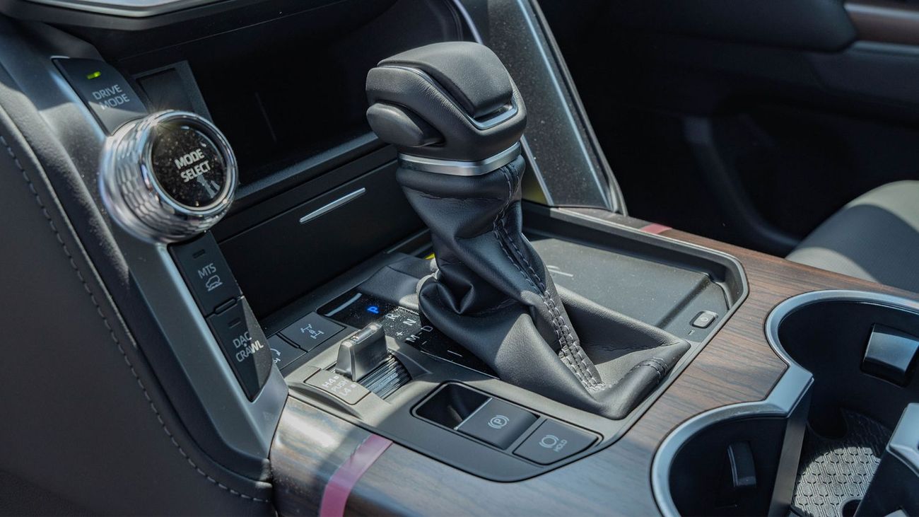 تويوتا لاند كروزر 2025 Toyota Land Cruiser 300 GXR 3.3L AT Diesel (White-Black)