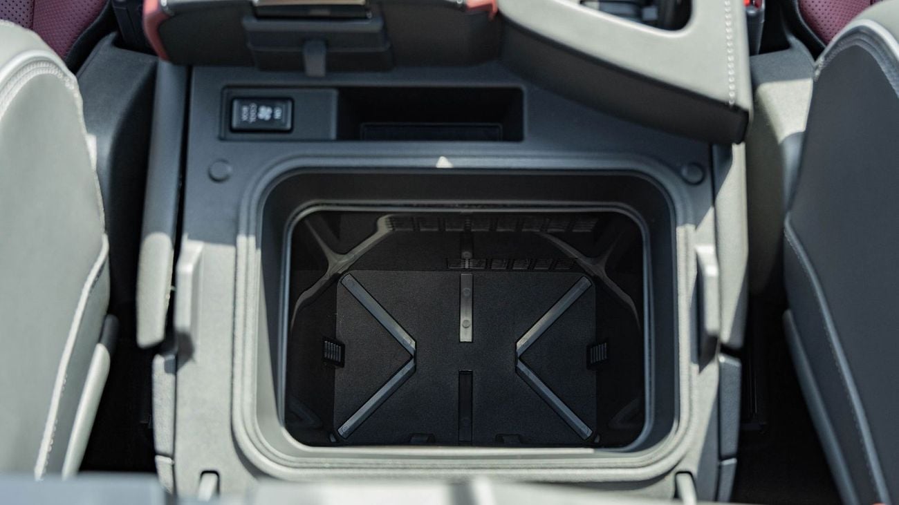 Infiniti QX80 2026 Infiniti QX80 Autograph 3.5L AT Petrol with Captain Seat (White-Red)