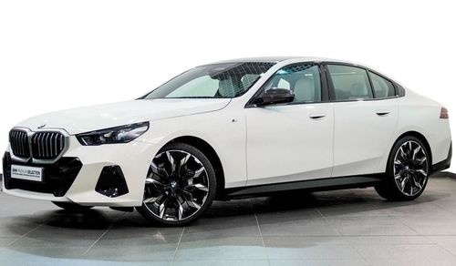 بي أم دبليو 530i Sedan Master M Sport Pack