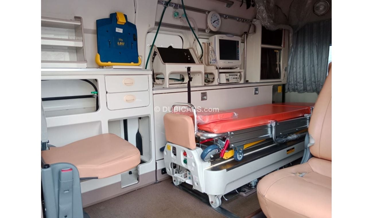 تويوتا هاياس TOYOTA HIACE VAN (AMBULANCE) RIGHT HAND DRIVE(PM53467)