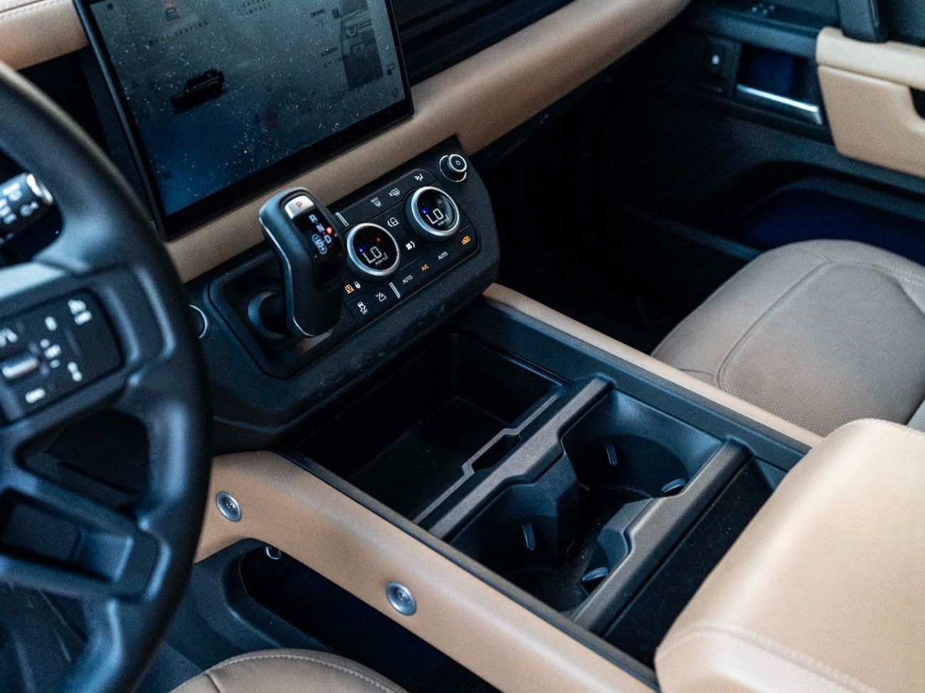 لاند روفر ديفندر P400 110 X-Dynamic HSE 3.0L (5 Seater)