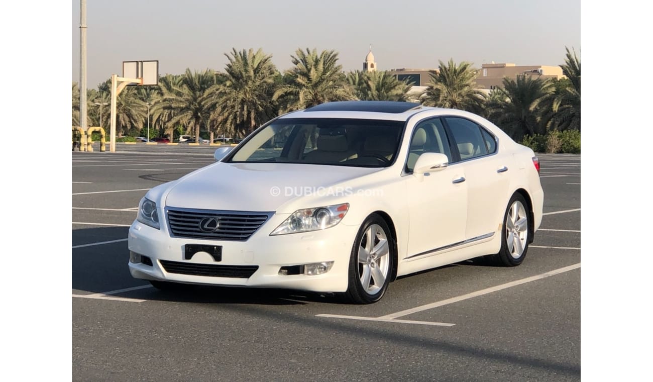 لكزس LS 460 لكزس Ls460 موديل 2012 خليجي حاله ممتازه من الداخل والخارج كراسي جلد ومثبت سرعه وتحكم كهربي كامل ونظا
