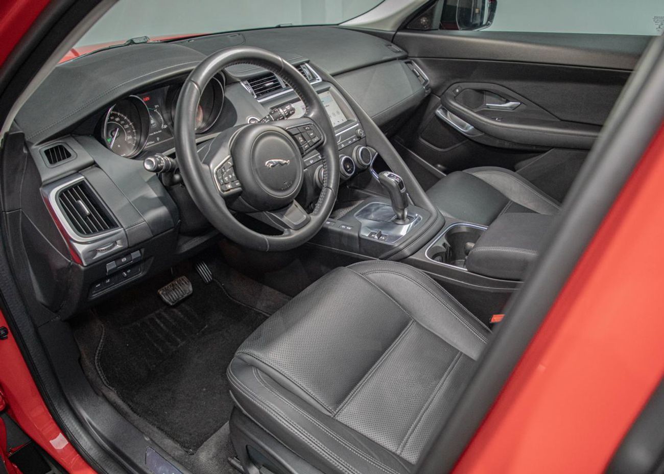 جاكوار E Pace P200 Black Edition