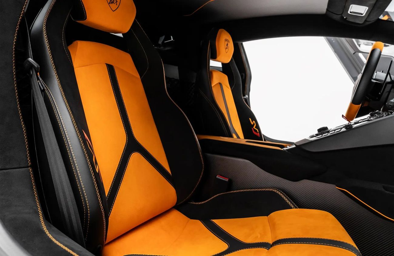 لامبورغيني أفينتادور 6.5L 12 Cylinder Naturally Aspirated Engine