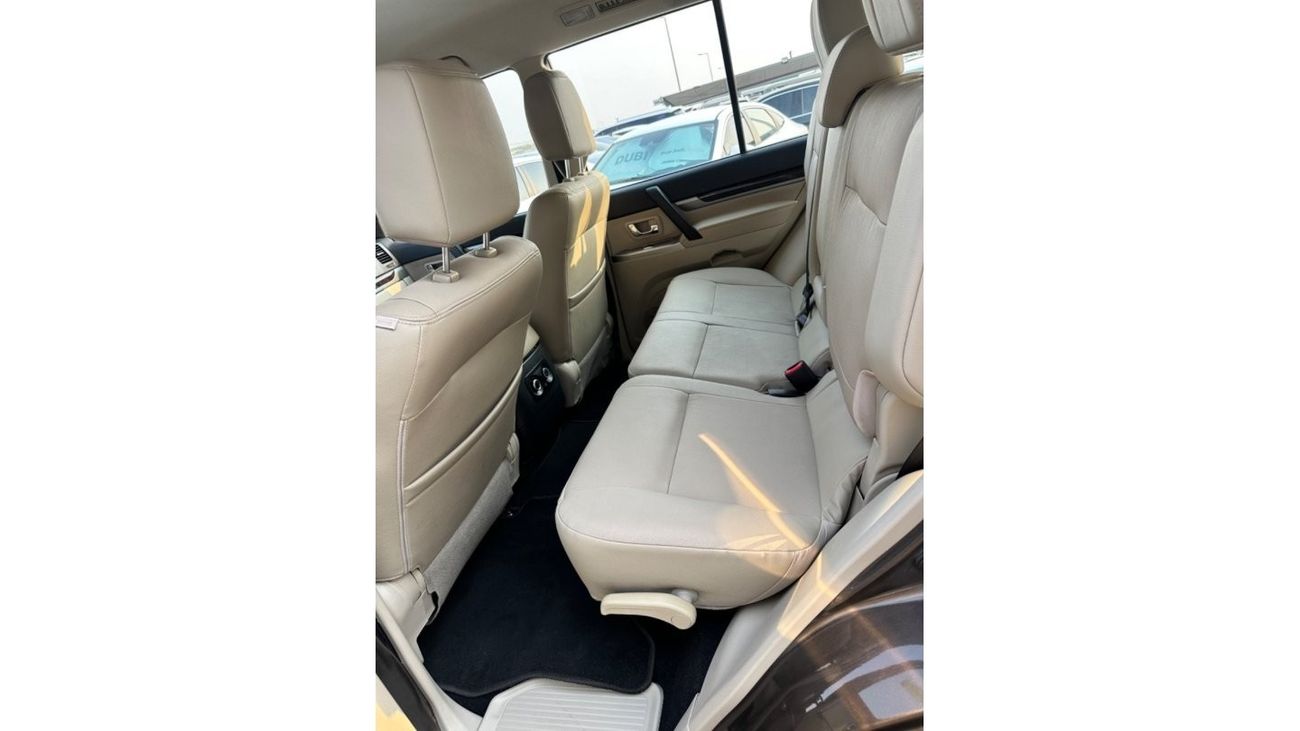 Mitsubishi Pajero GLS Highline خليجي خاليه من الحوادث