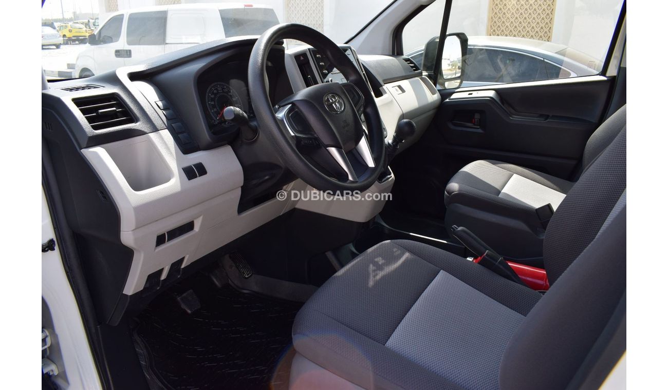 Toyota Hiace Commuter GL Toyota Hiace Highroof Bus 3.5 Ltr, Model:2020. Only done 43000 km