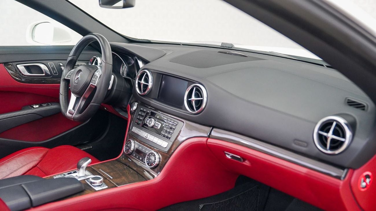 Mercedes-Benz SL 500 Std 4.7L AMG Line | Fully Prepared, Low KM | Ramadan Offer