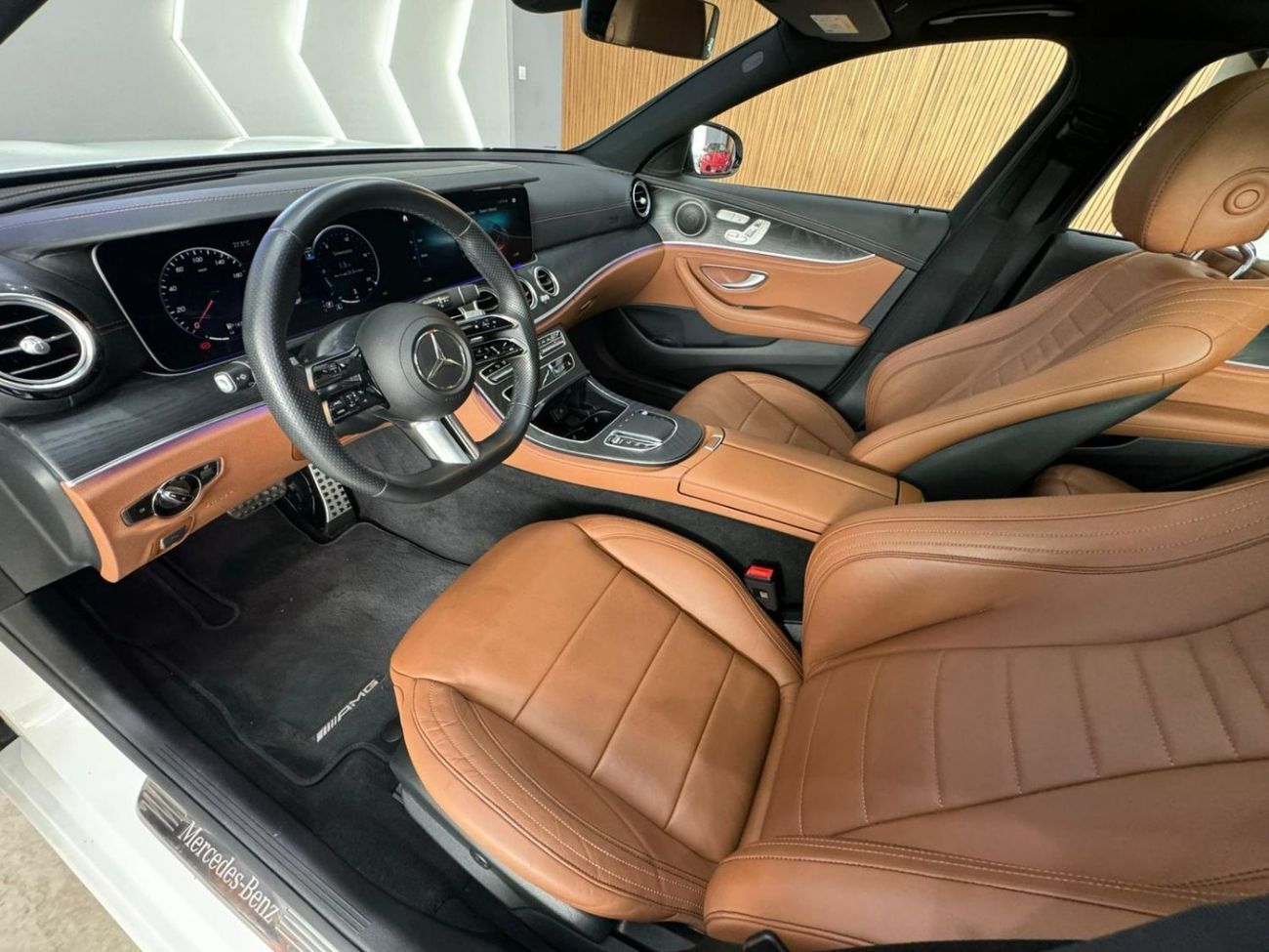 Mercedes-Benz E300 3.0L | GCC Spec | V4