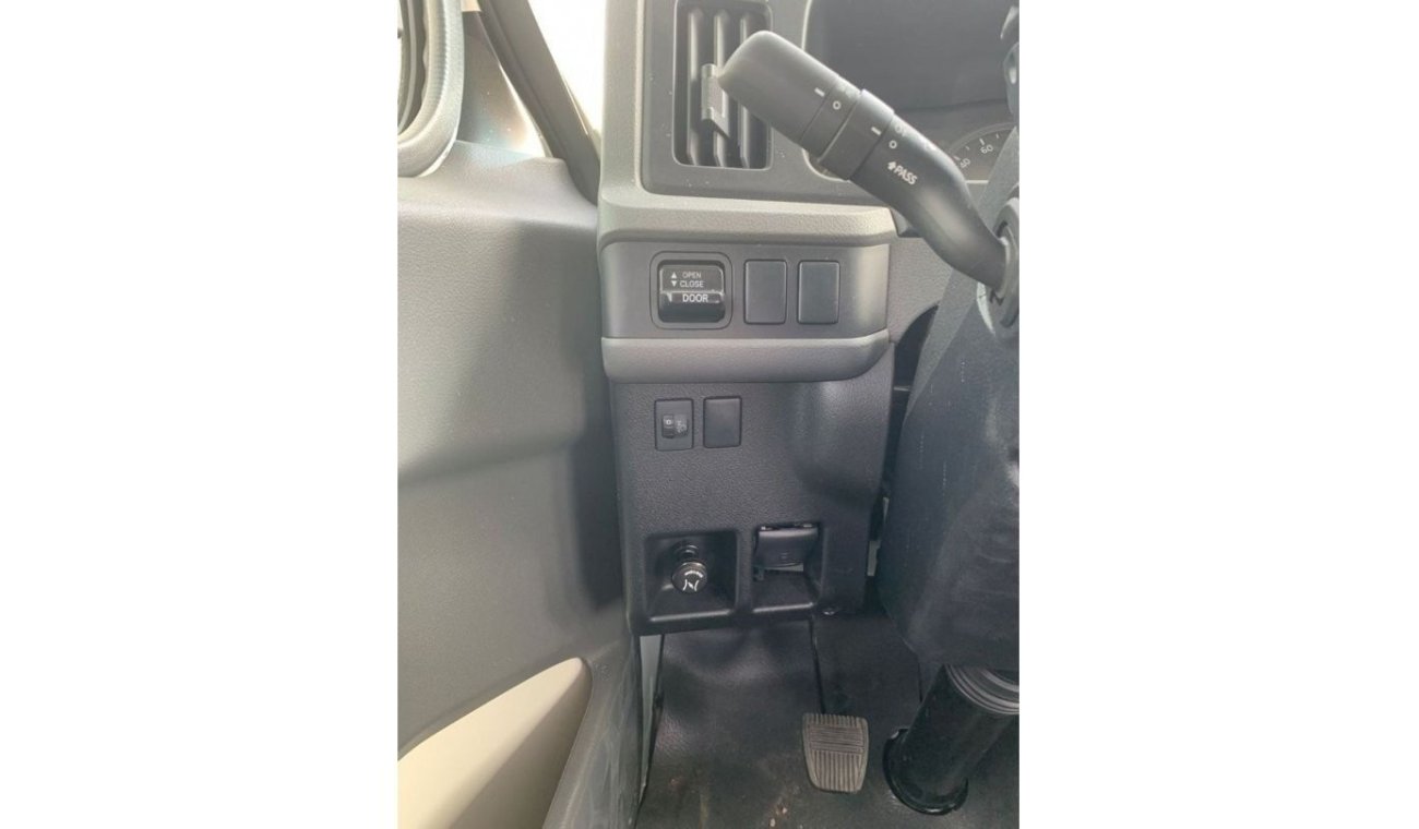 تويوتا كوستر TOYOTA COASTER — FULL OPTION — V6 — 4200cc — DIESEL—22 SEAT -- 3 POINT SEAT BILT - LUGGAGE RACK - CU