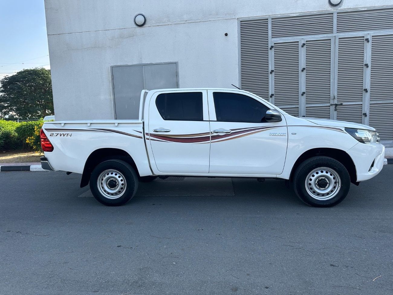 تويوتا هيلوكس GLX 2.7L Double Cab Utility 4WD A/T