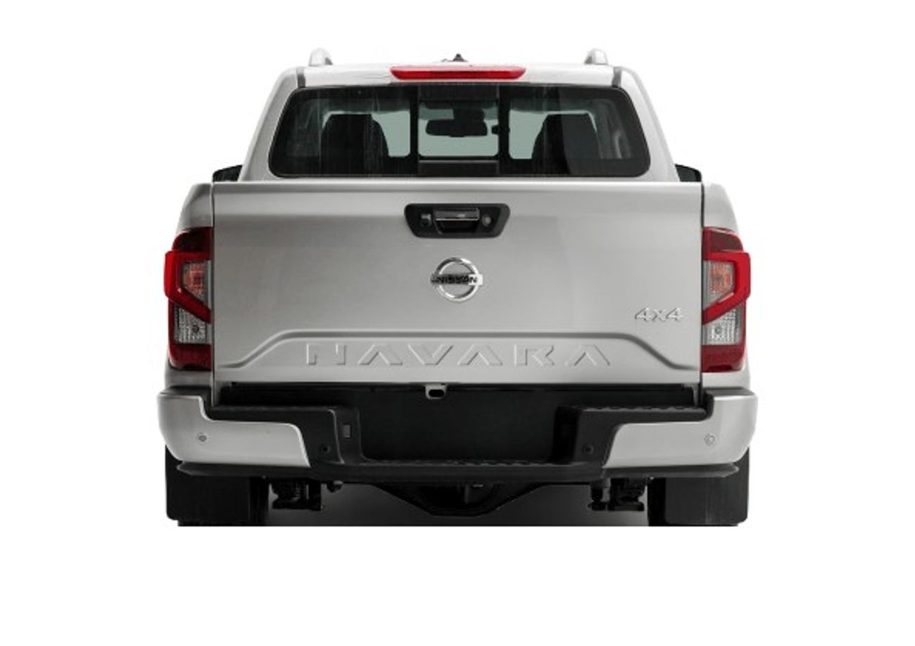 Nissan Navara ECT0043 - Nissan Navara LE Plus - DCab Pick Up - 2.4L Petrol Manual 4wd White