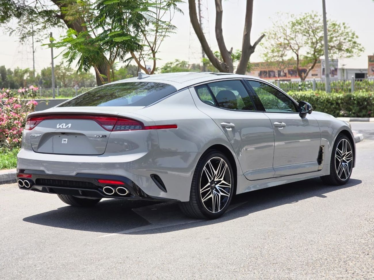 كيا ستينجر Std 2.0L Sportback V4 fully loaded GCC UNDER WARRANTY AND SERVICE CONTACT