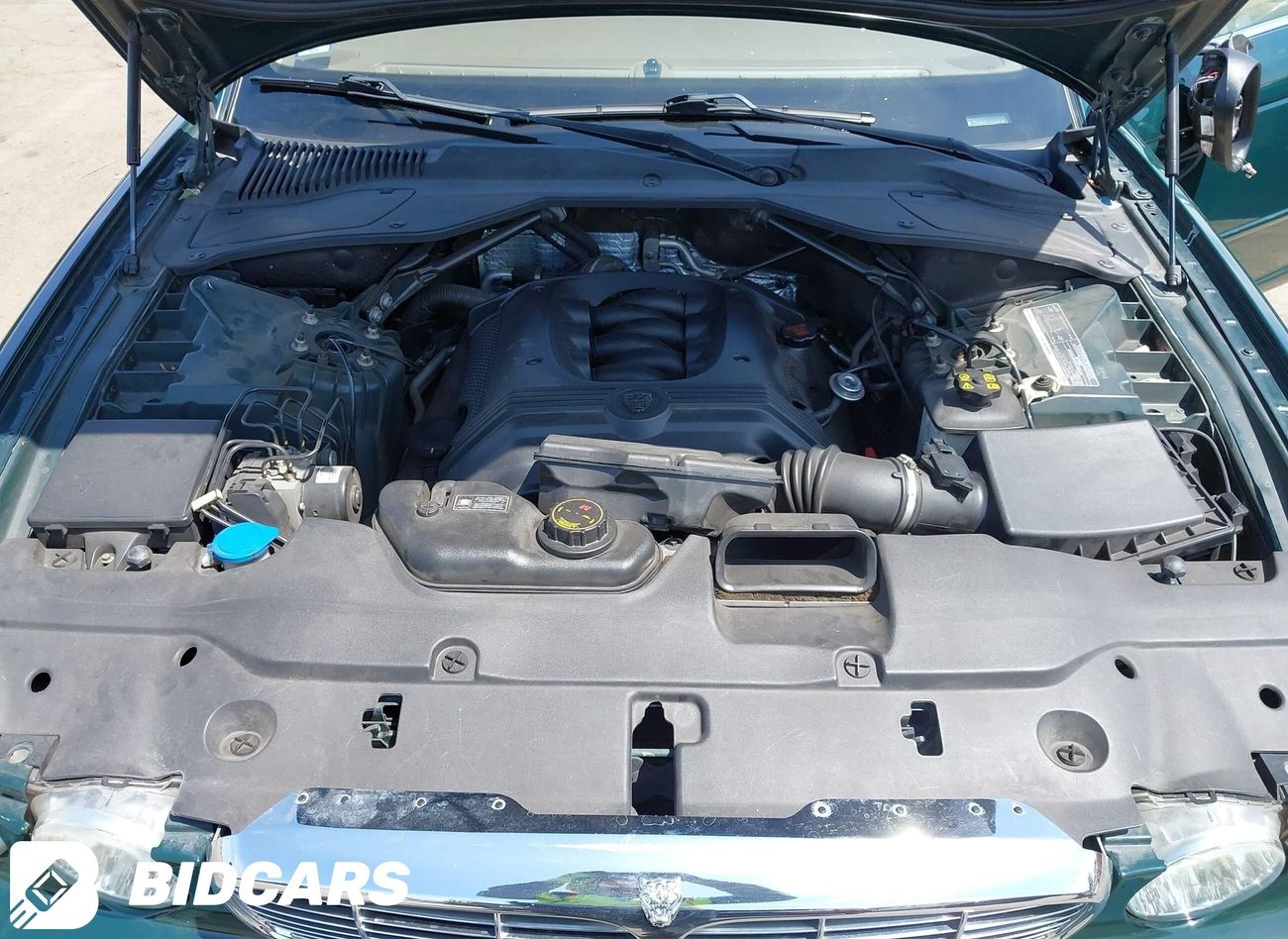 جاكوار XJ8 Vanden Plas