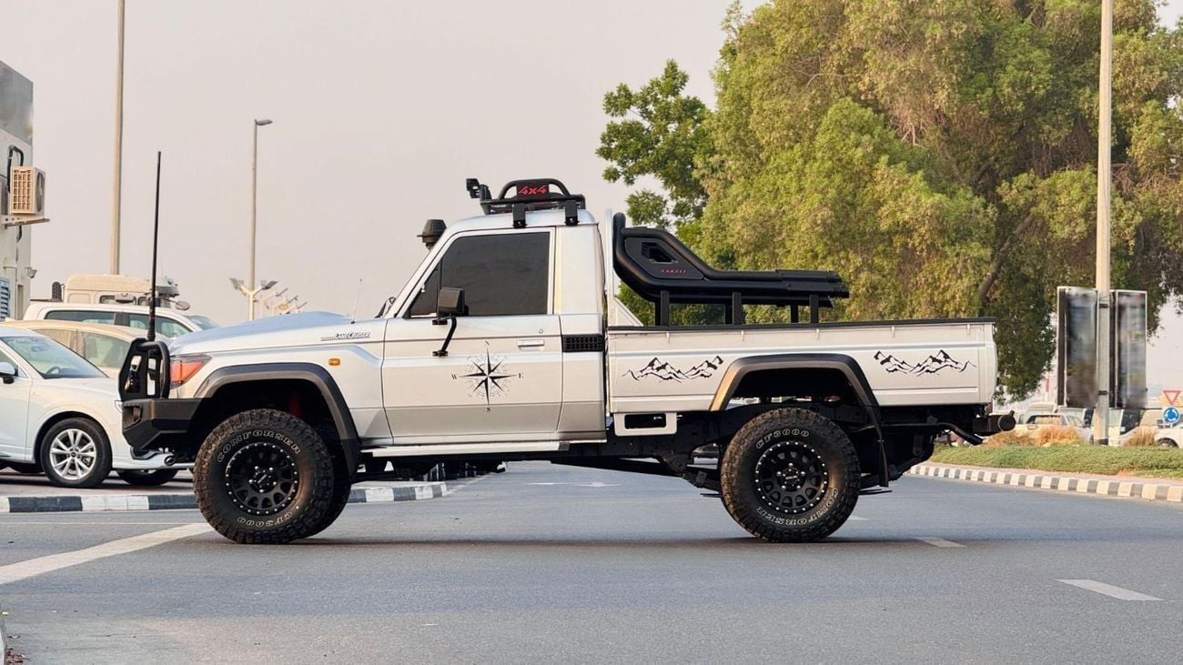 Toyota Land Cruiser Pick Up MANUAL TRANSMISSION | 4WD | SINGLE CAB | 4.5L DIESEL ENGINE | BULL BAR WITH FOCUSED LED LIGHTS