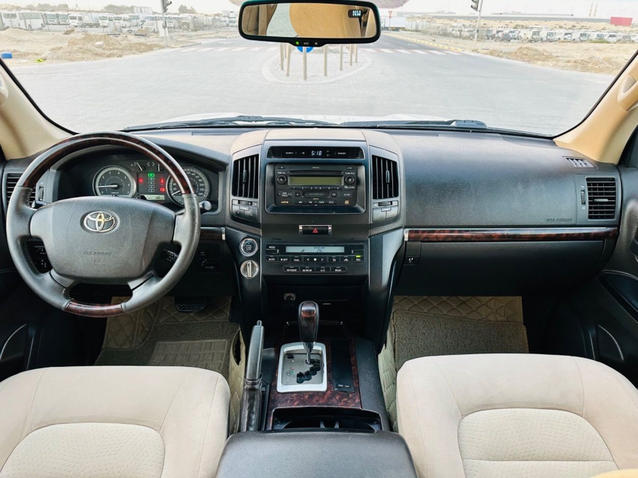 Toyota Land Cruiser MODEL 2010 GCC CAR PERFECT CONDITION INSIDE AND OUTSIDE FULL OPTION SUN ROOF LEATHER SEATS