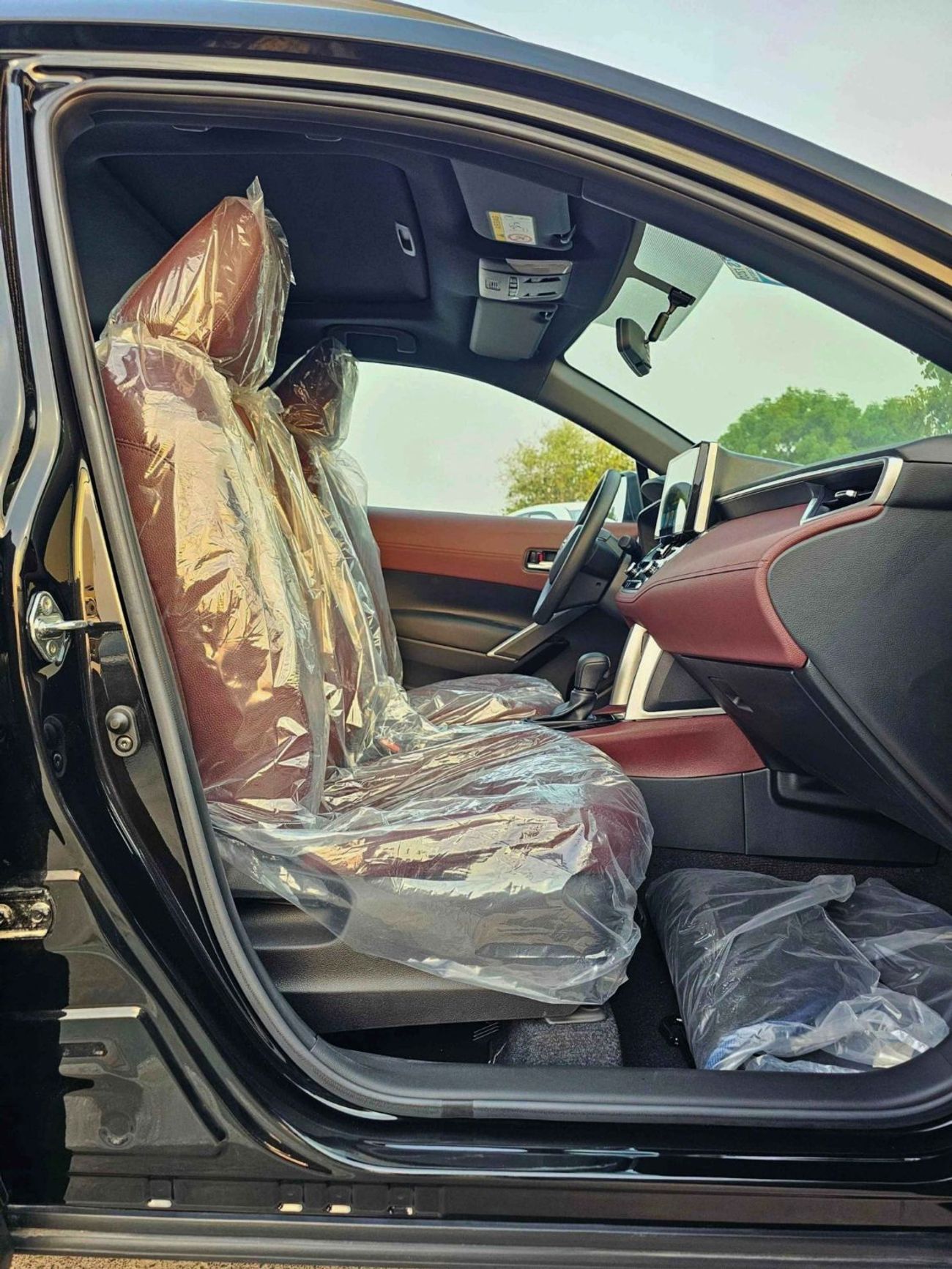 Toyota Corolla Cross HYBRID /1.8L PETROL A/T / FULL OPTION / SUNROOF, LEATHER/ 17" ALLOY WHEELS/CODE#XLE