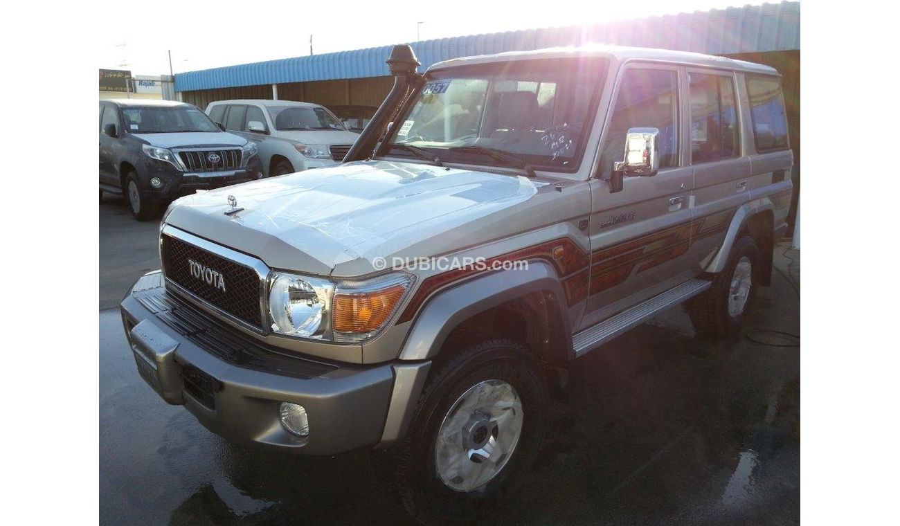 تويوتا لاند كروزر Hard Top 76 LX 10, Petrol engine, 10 Seats