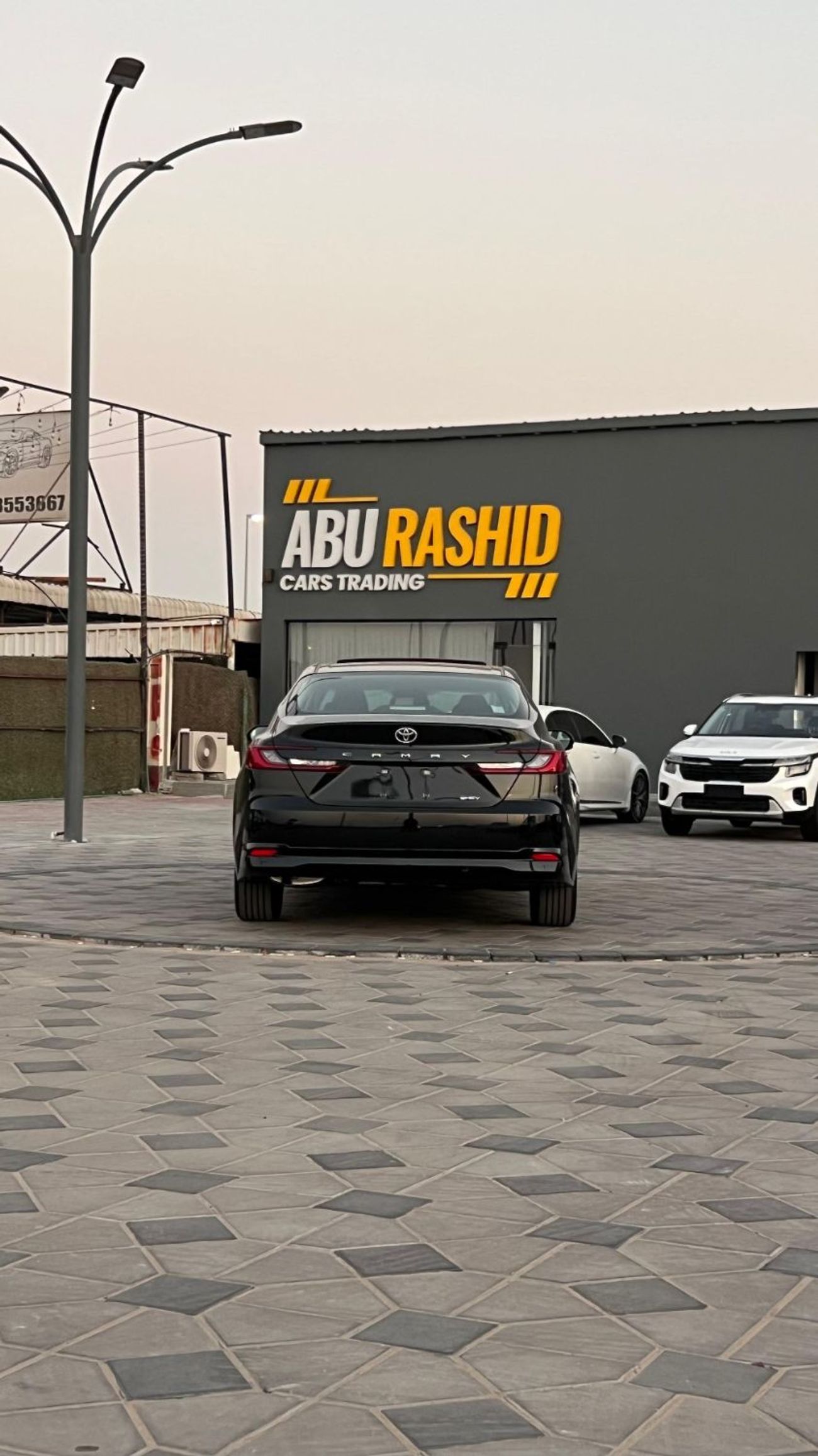 Toyota Camry XLE 2.5L Hybrid