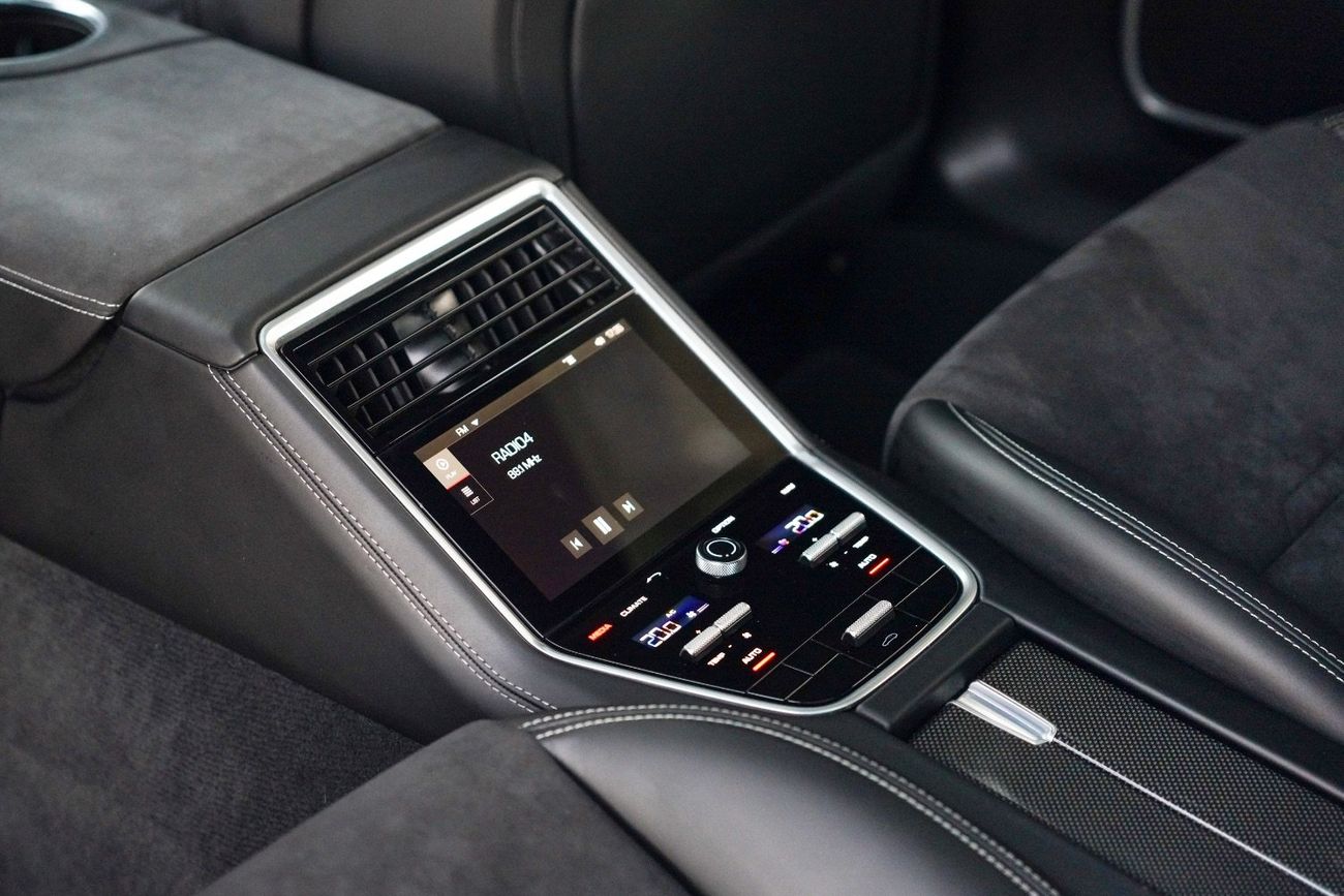 Porsche Panamera GTS 4.0L (455 HP)